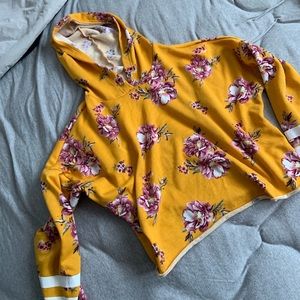 Cropped yellow floral sweatshirt